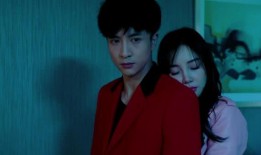 娱乐圈里两个男人吃瓜,揭秘幕后真相！